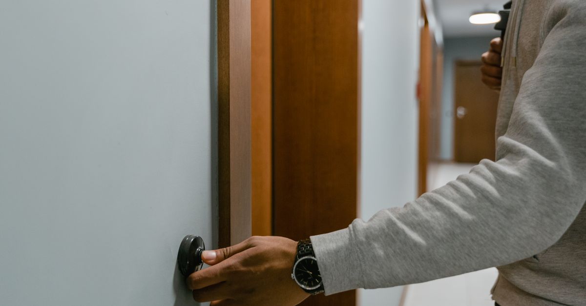 locksmith service technician — Elk Grove Village Locksmith